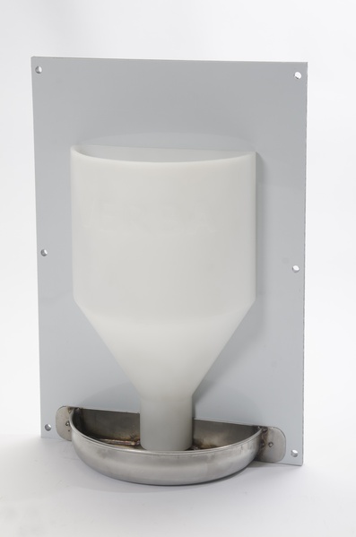 A00-0458 Nourrisseur pour porcelets simple Mangeoire pour niche de mise bas, à fixer contre le mur