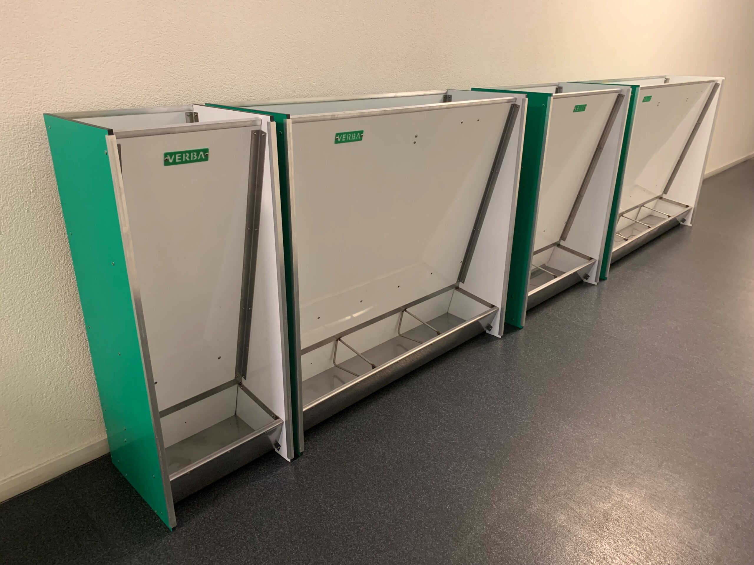 Dernière innovation : la mangeoire SW à queues recourbées